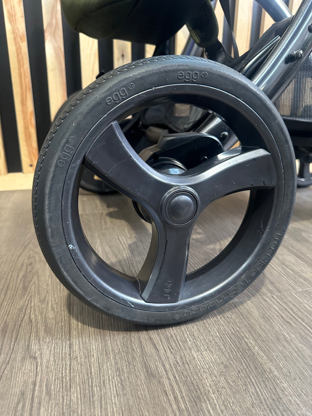 PRE LOVED egg2 Travel System - Olive