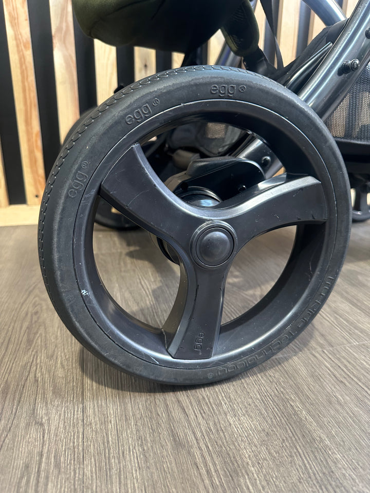 PRE LOVED egg2 Travel System - Olive