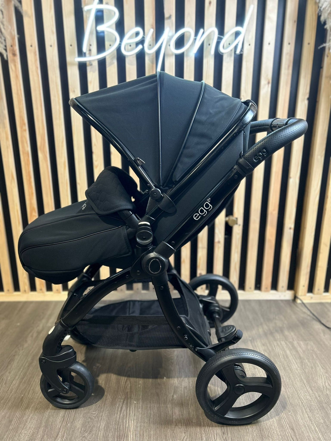 PRE LOVED Egg2 Special Edition Travel System - Just Black