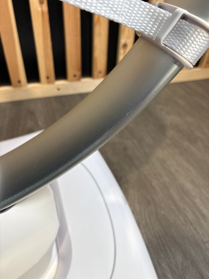 PRE LOVED 4Moms Mamaroo Rocker & Newborn Insert - Cool Mesh Grey