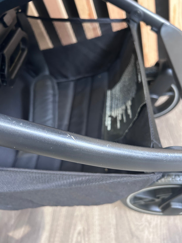 PRE LOVED Venicci Tinum 2.0 Special Edition Travel System - Teal Bay