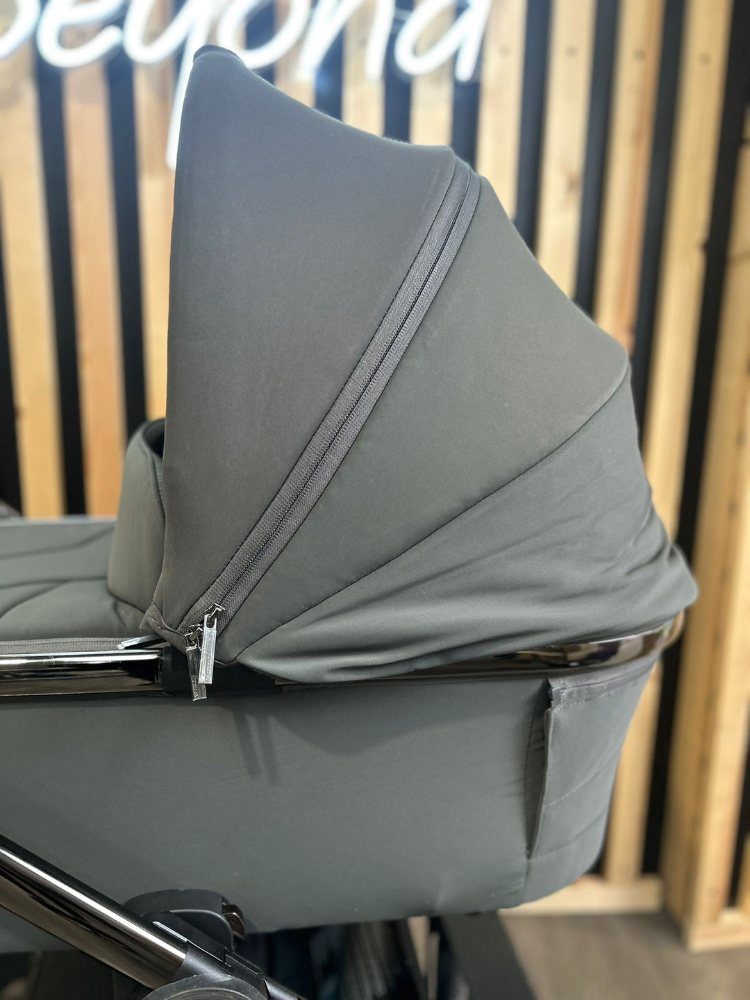 EX DISPLAY Venicci Tinum Upline 2-in-1 Travel System - SE Lava