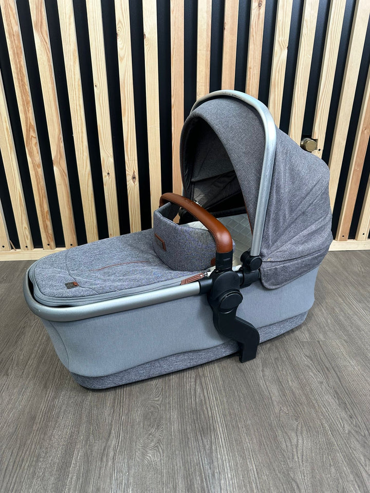 PRE LOVED Silver Cross Wave Carrycot - Zinc