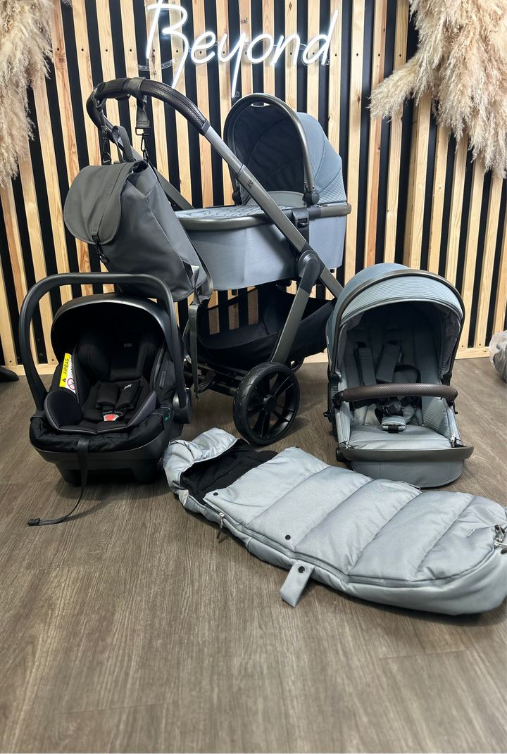 PRE LOVED Bababing Raffi Travel System - Duck Egg
