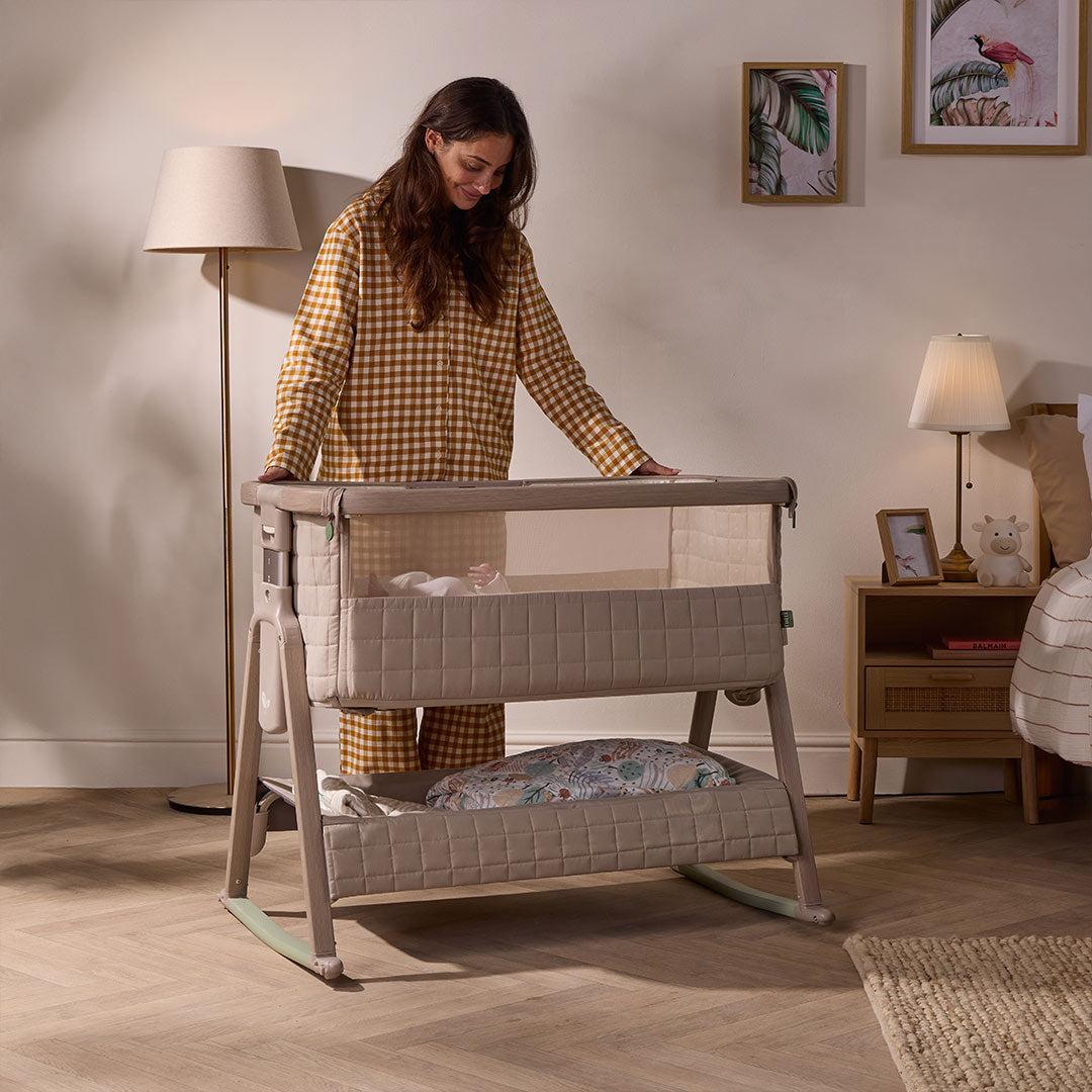 Tutti Bambini Cozee Sense Bedside Crib - Soft Walnut/Cocoa