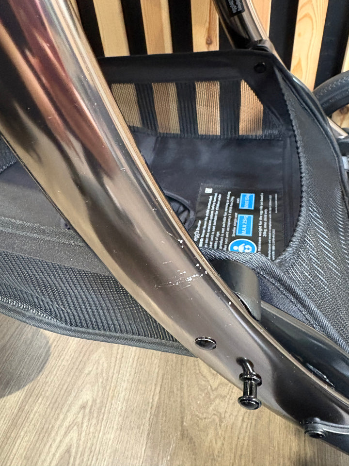 PRE LOVED egg3 Travel System - Hunter Green