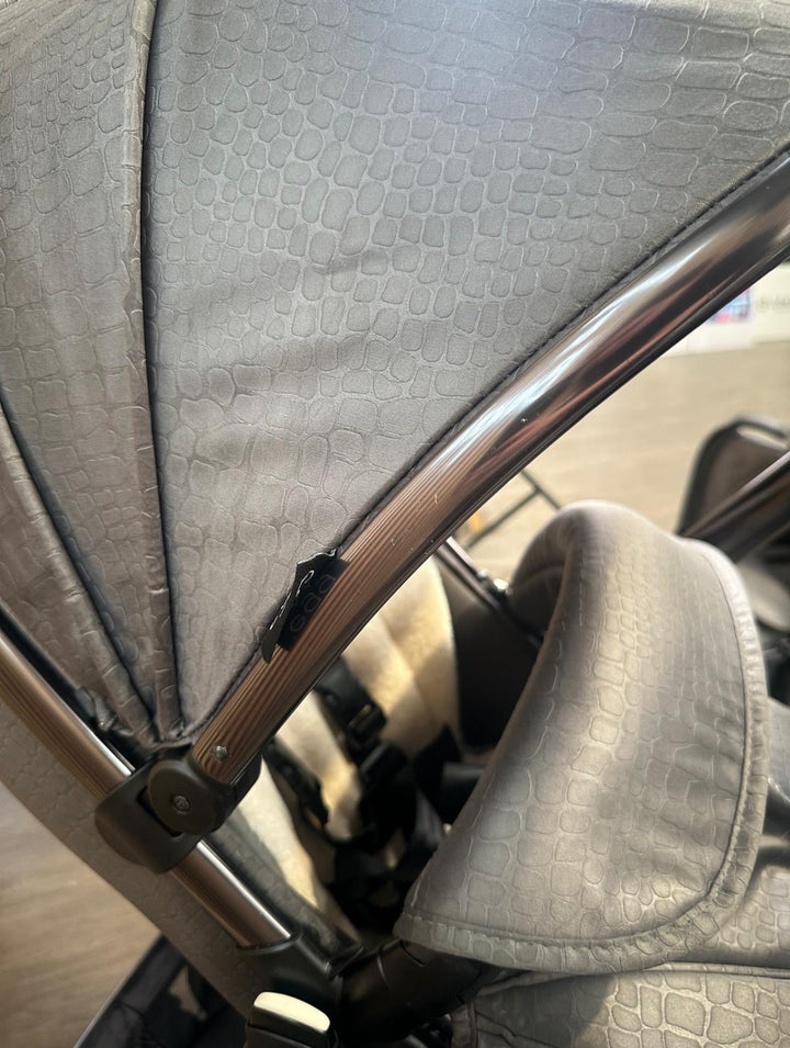 PRE LOVED egg2 Travel System - Jurassic Grey