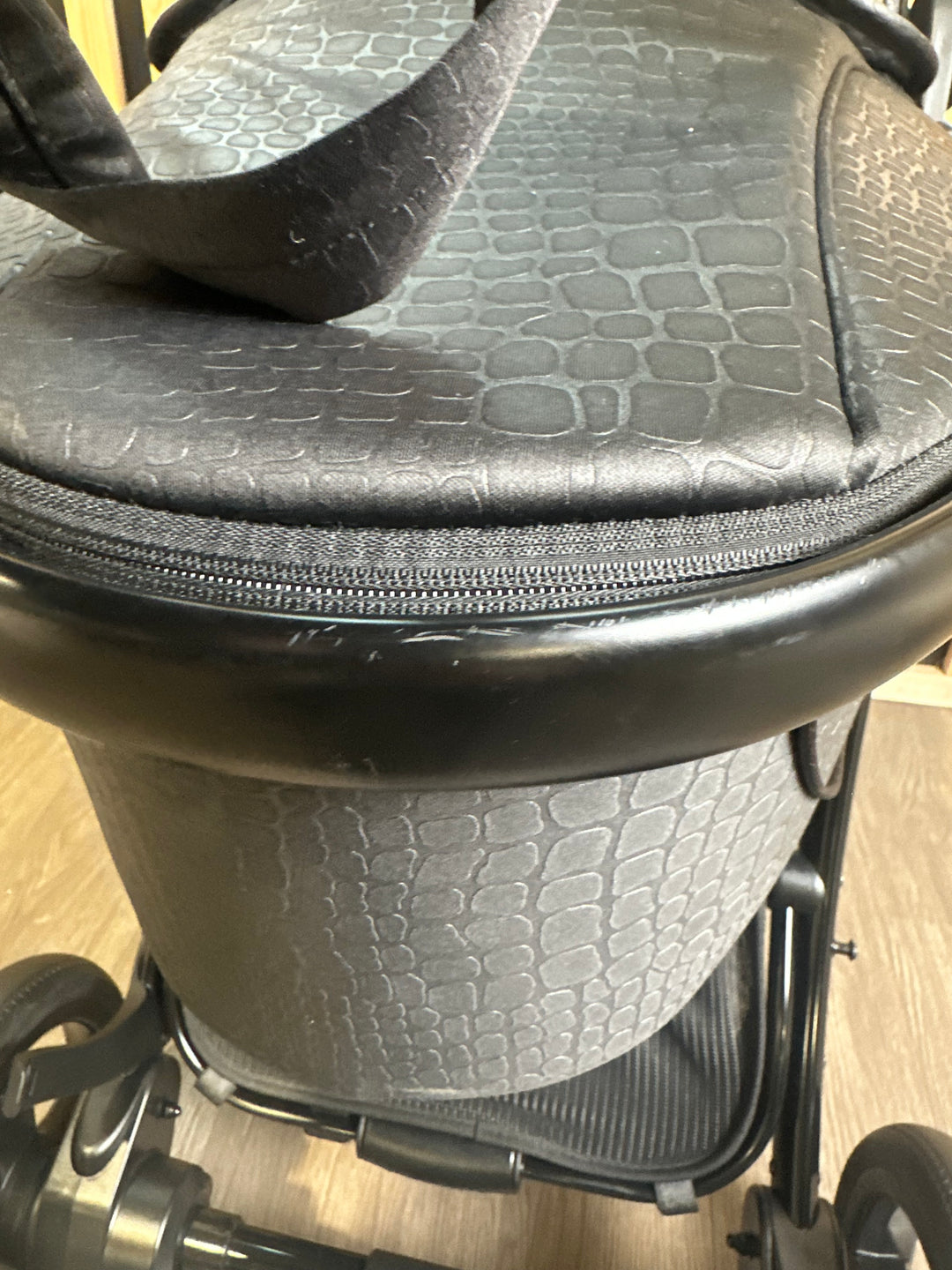 PRE LOVED egg2 Travel System - Jurassic Gold