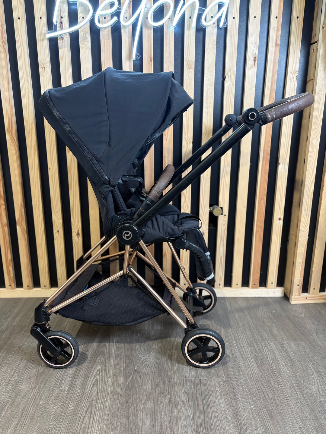 PRE LOVED Cybex Mios Travel System - Simply Flowers Grey