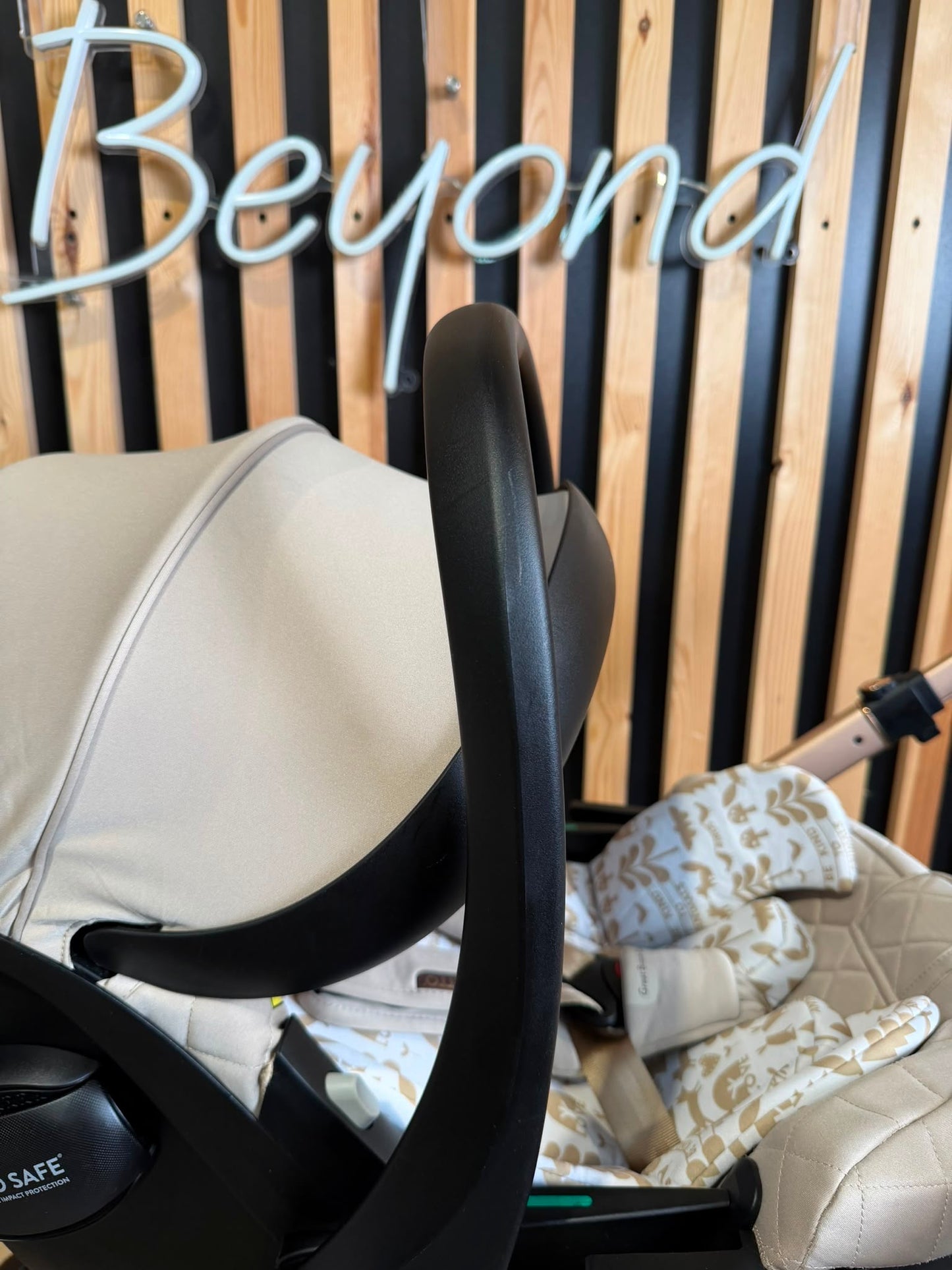 PRE LOVED Cosatto Wow Continental 3-in-1 Travel System - Whisper