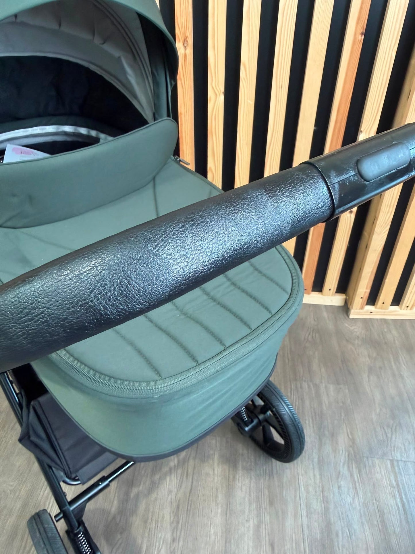 PRE LOVED Venicci Claro 2-in-1 Travel System - Forest