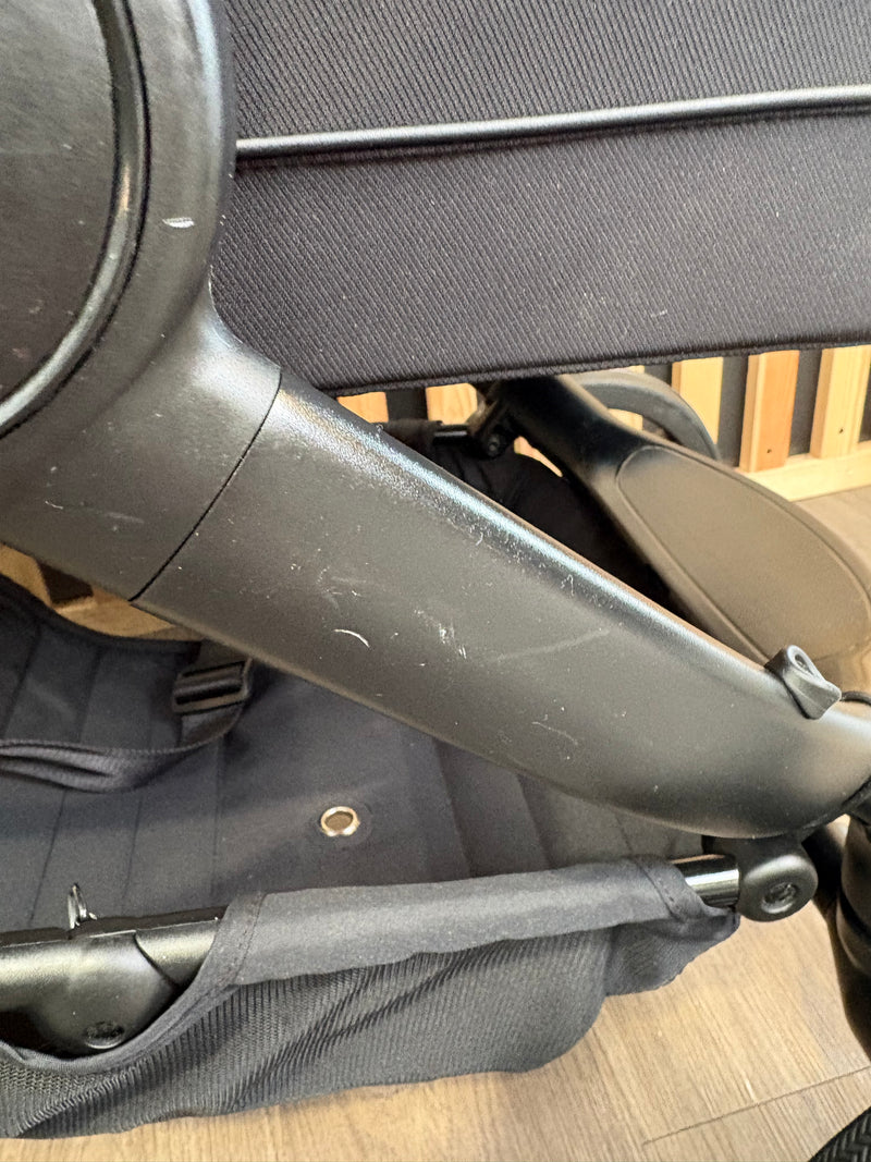 PRE LOVED iCandy Peach 7 Travel System - Jet/Black