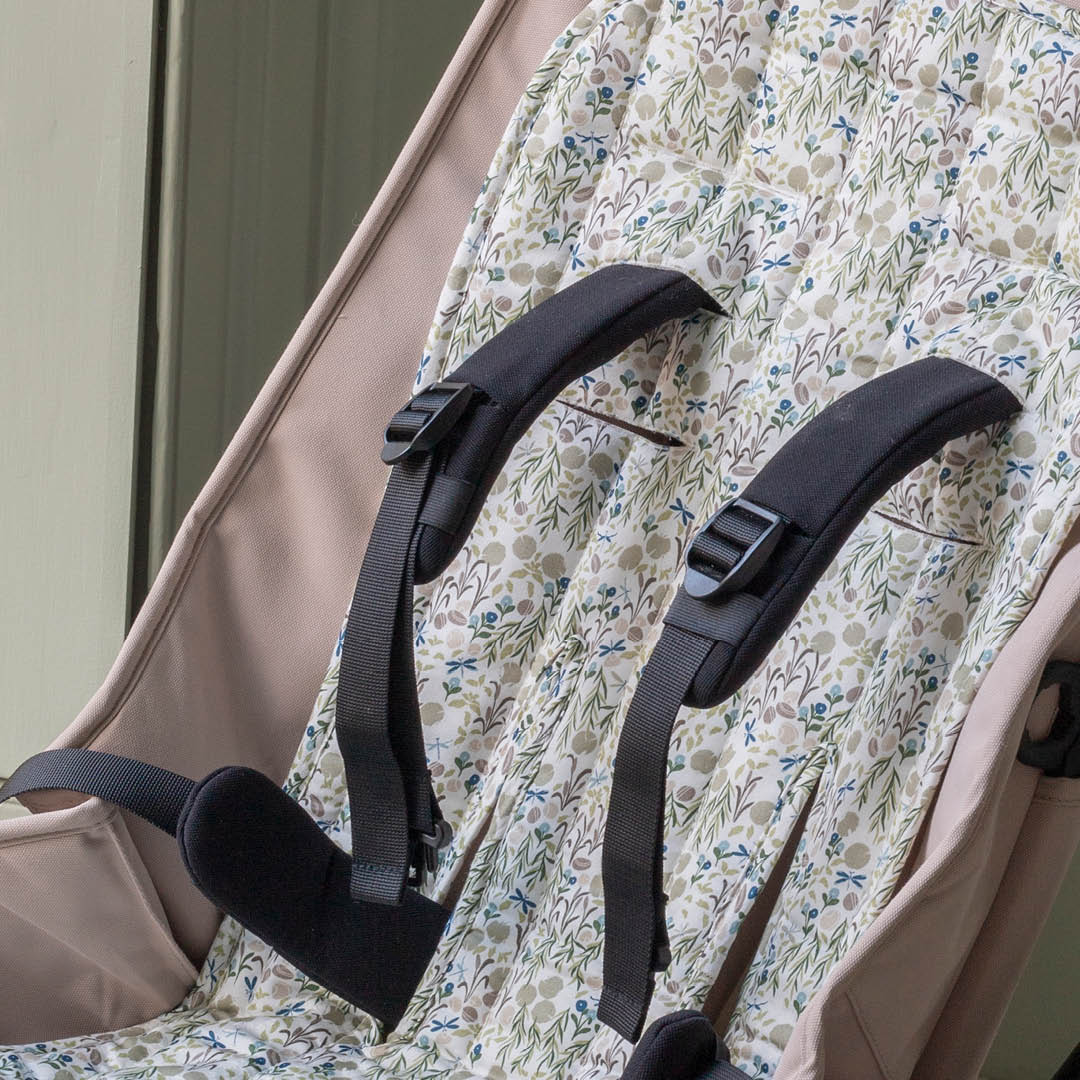 Avery Row Pram Liner - Riverbank/Nettle Scatter