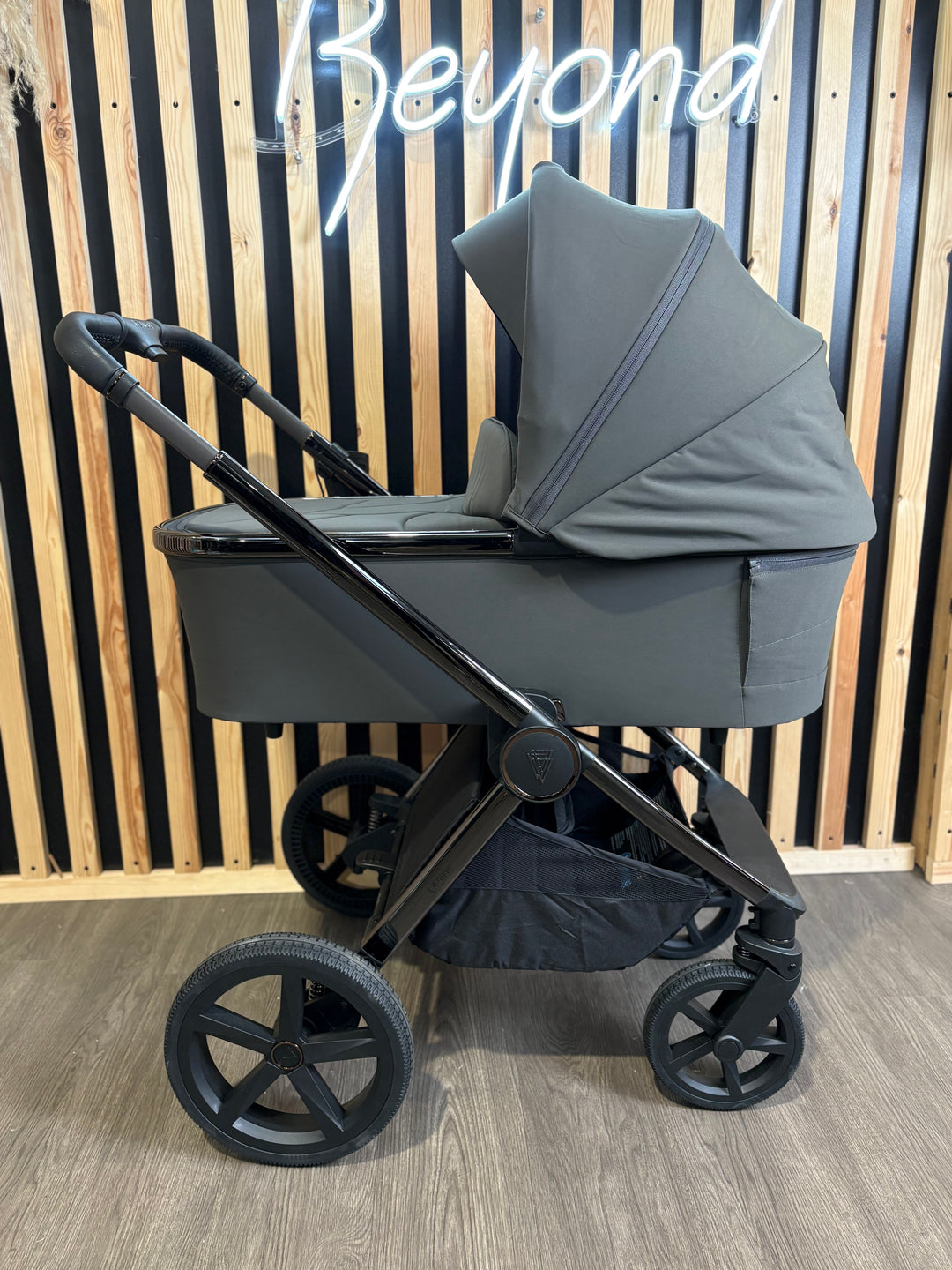 EX DISPLAY Venicci Tinum Upline 2-in-1 Travel System - SE Lava