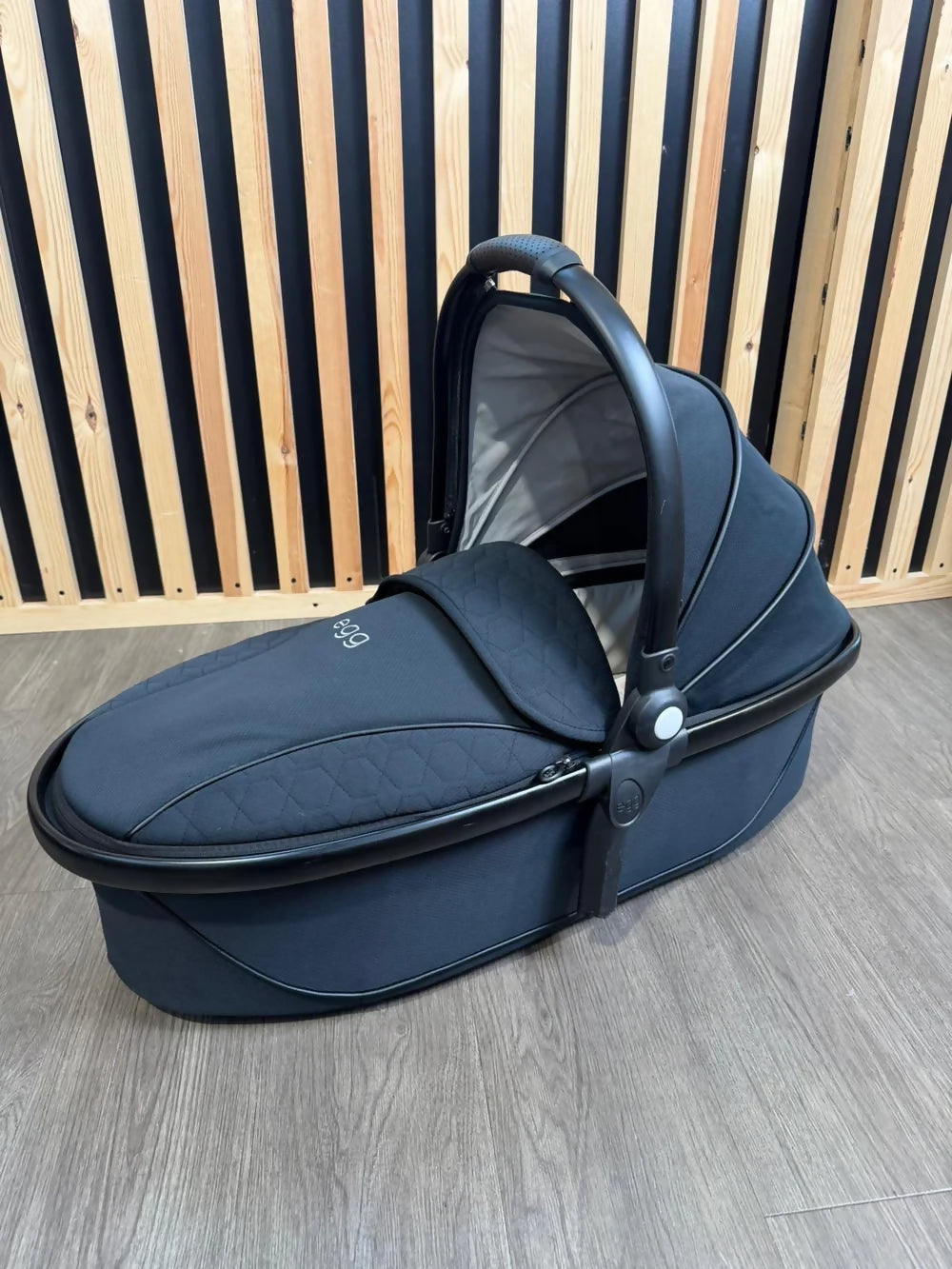 PRE LOVED egg2 Carrycot - Just Black