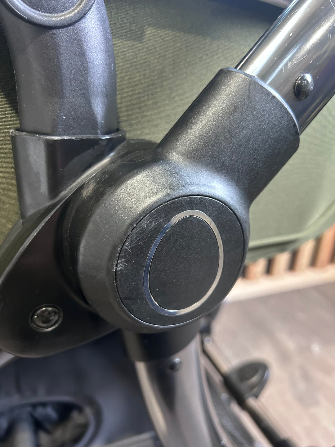 PRE LOVED egg2 Travel System - Olive