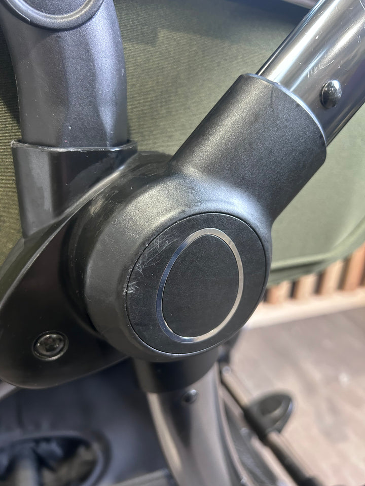 PRE LOVED egg2 Travel System - Olive