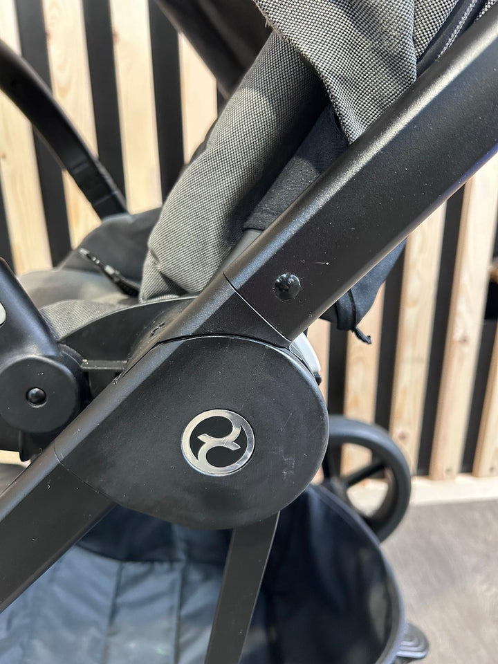 PRE LOVED Cybex Balios S Parent & World Facing Pushchair - Grey