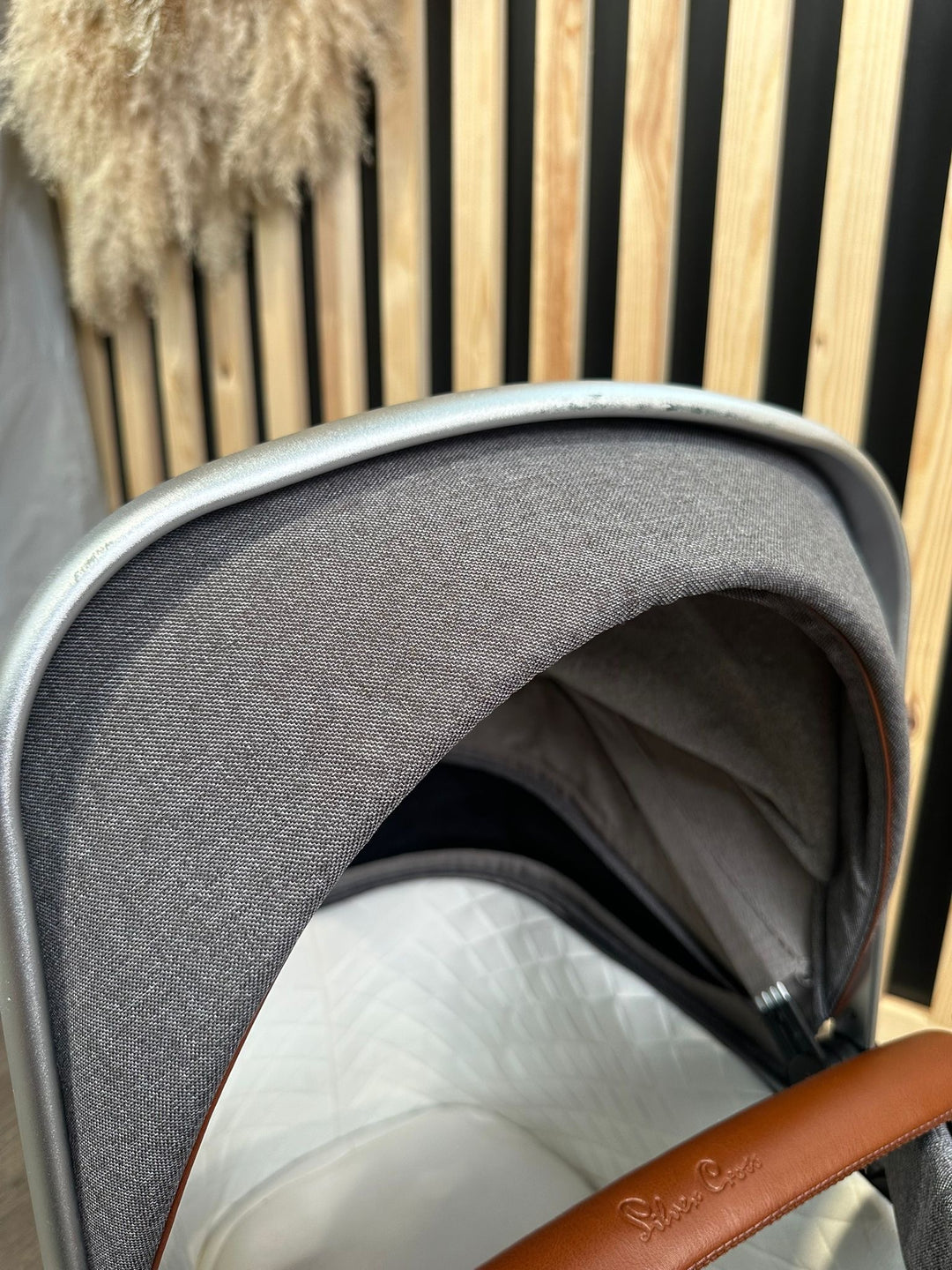 PRE LOVED Silver Cross Wave Carrycot - Zinc