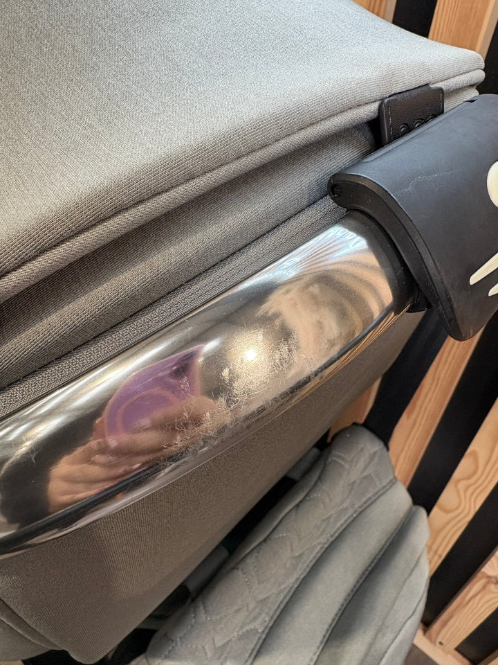 PRE LOVED egg2 Travel System - Monument Grey