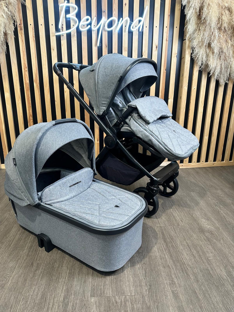PRE LOVED Venicci Tinum Upline 2in1 Travel System - Classic Grey