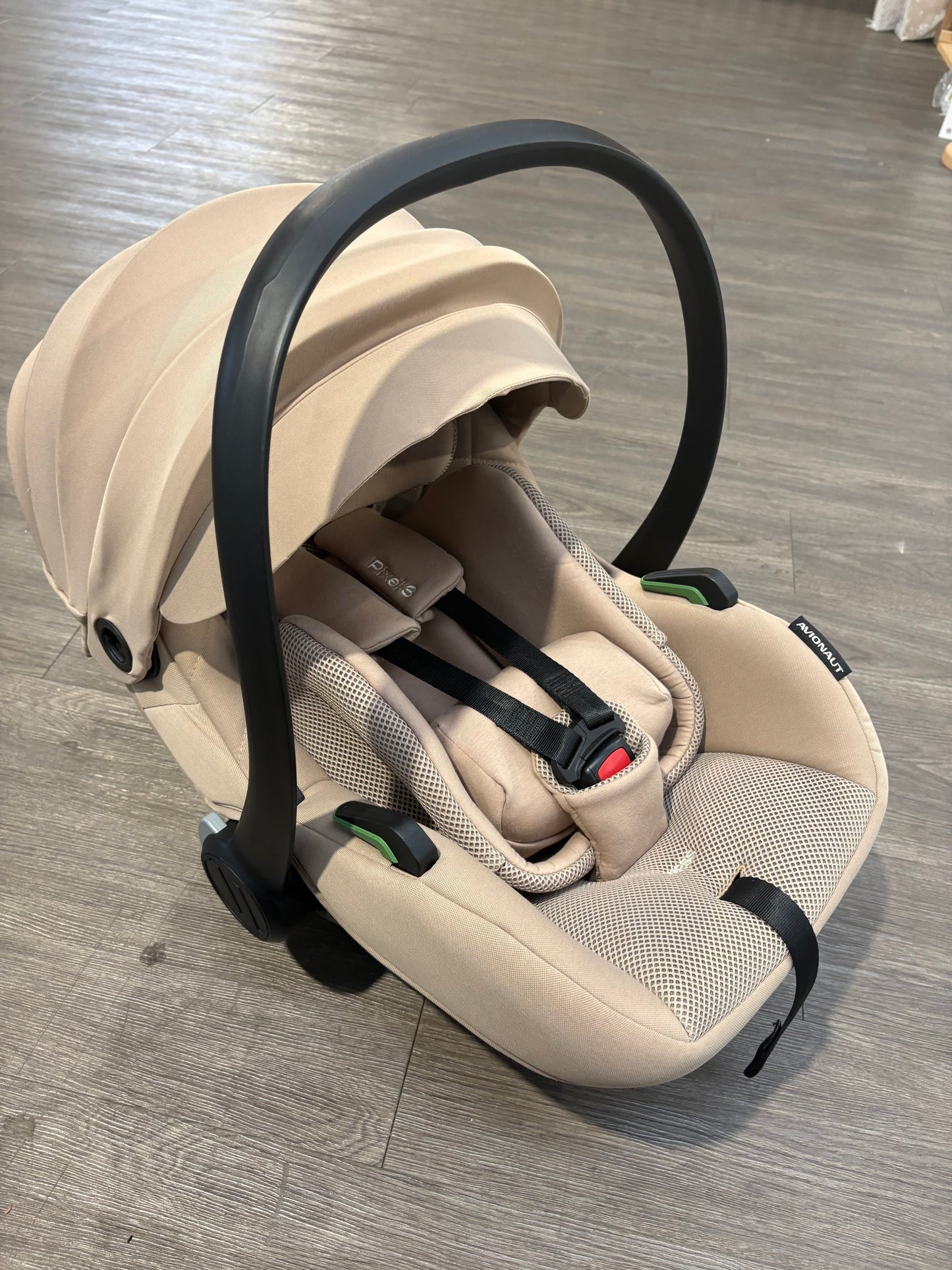 EX DISPLAY Avionaut Pixel 3 Lightweight Car Seat - Beige