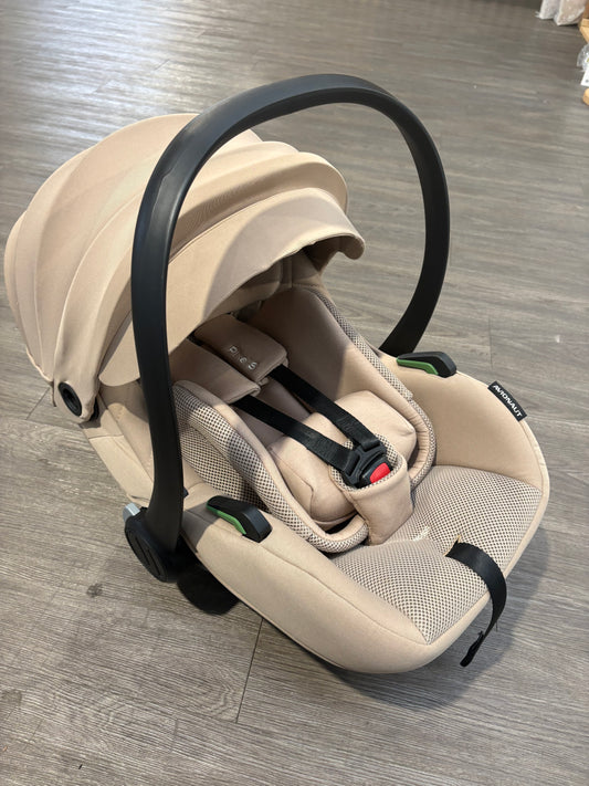 EX DISPLAY Avionaut Pixel 3 Lightweight Car Seat - Beige