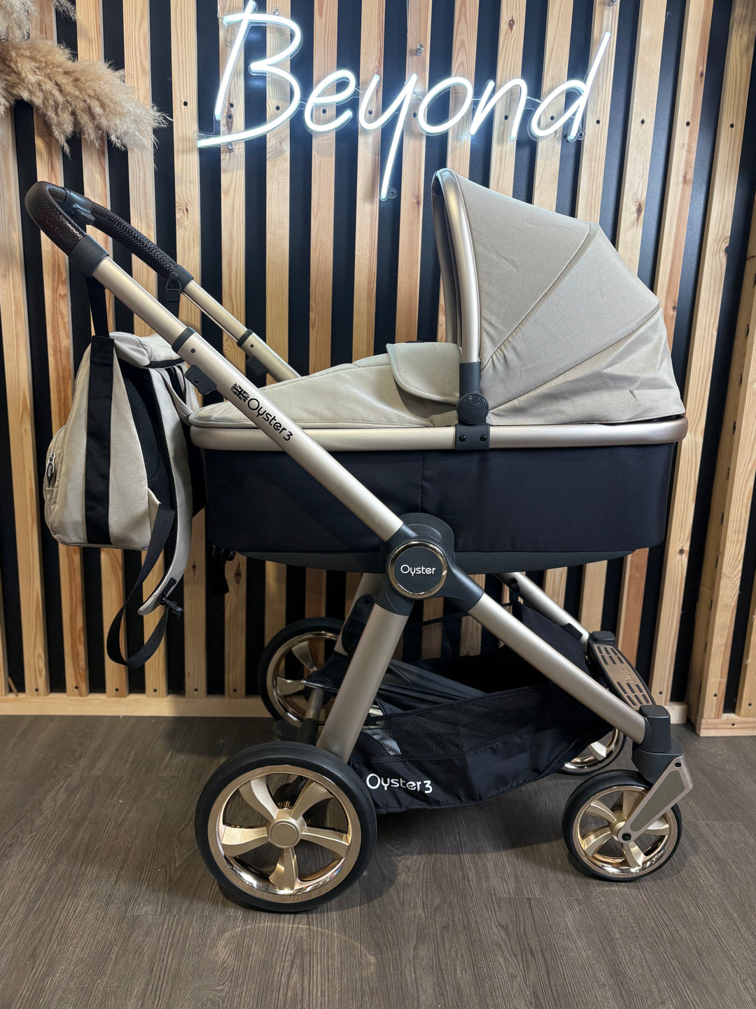 PRE LOVED Babystyle Oyster3 Travel System - Creme Brulee