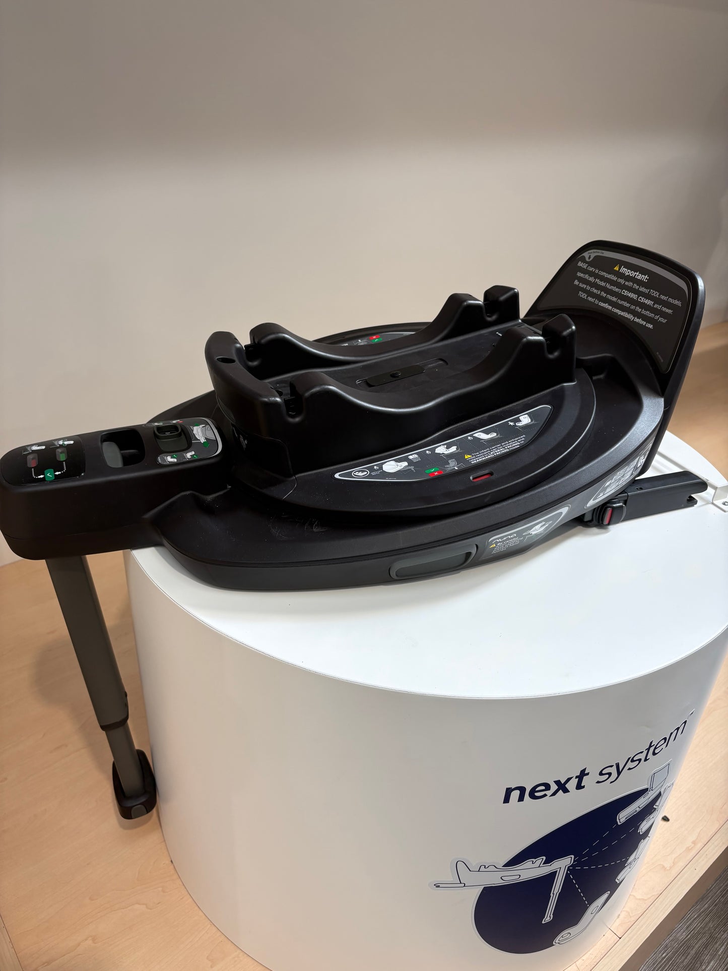 EX DISPLAY Nuna BASE curv Rotating Isofix Base