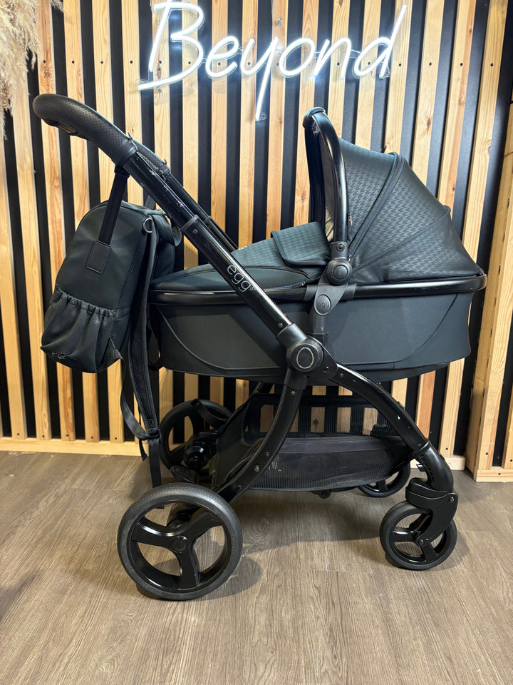 PRE LOVED egg3 Travel System - Houndstooth Black