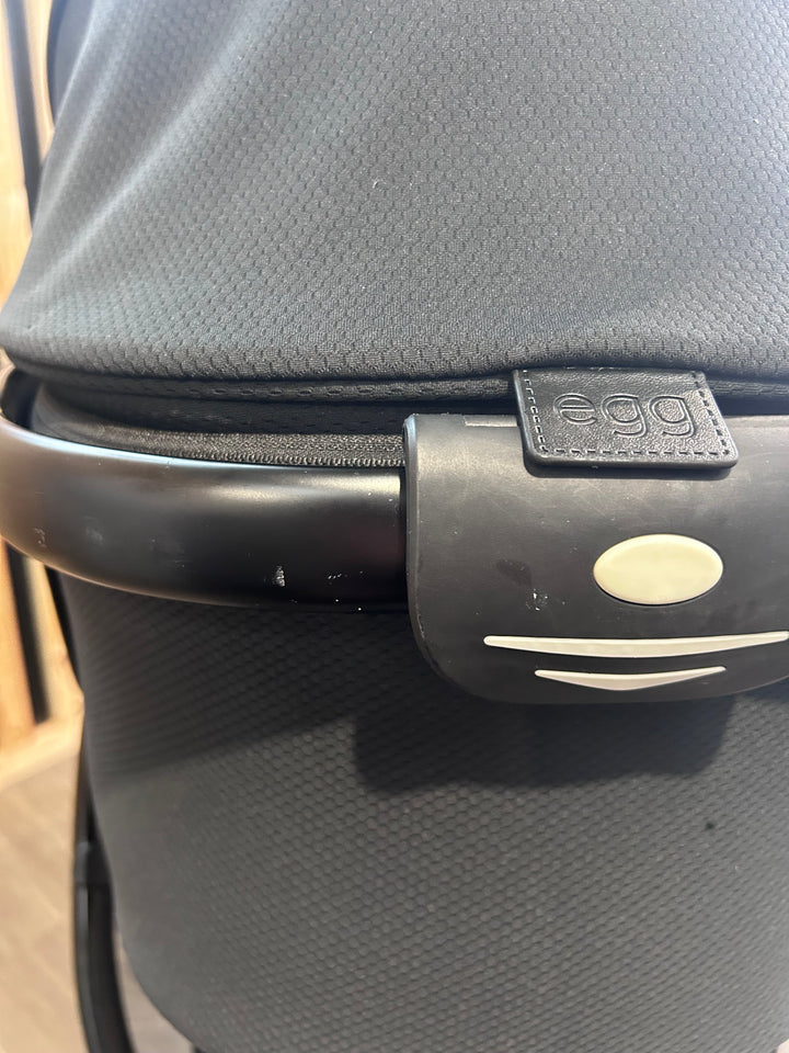 PRE LOVED egg2 Travel System - Just Black