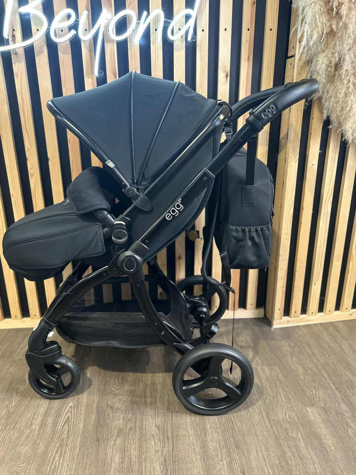 PRE LOVED egg2 Travel System - Just Black