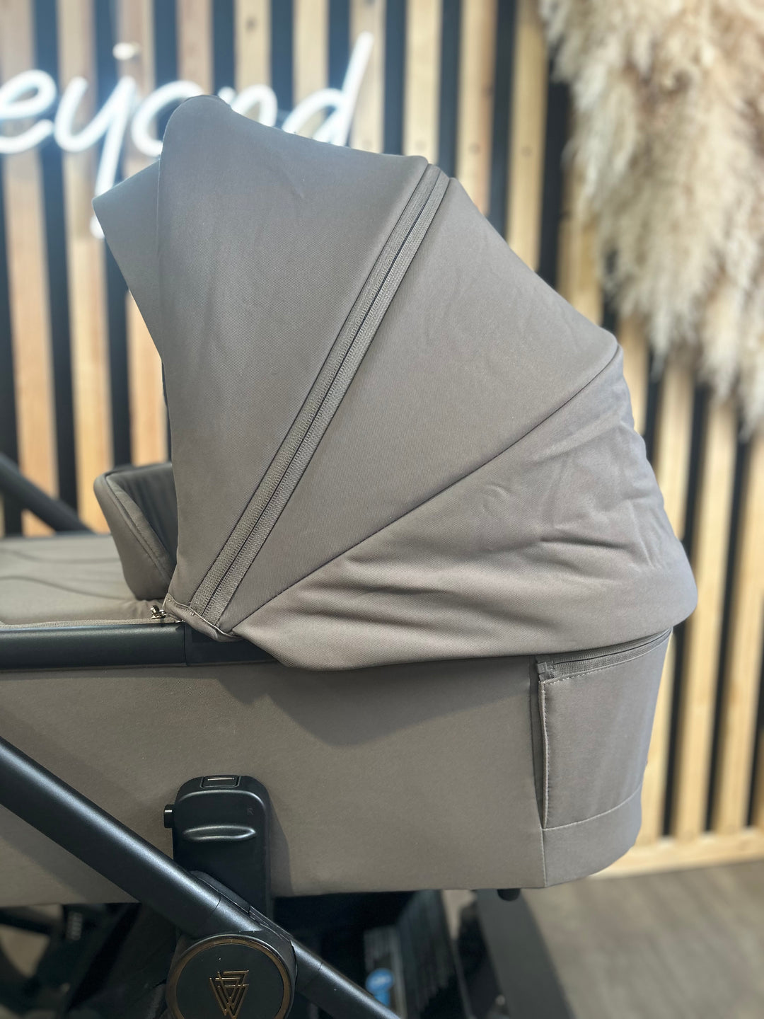 EX DISPLAY Venicci Upline2 3-in-1 Travel System - Brownie