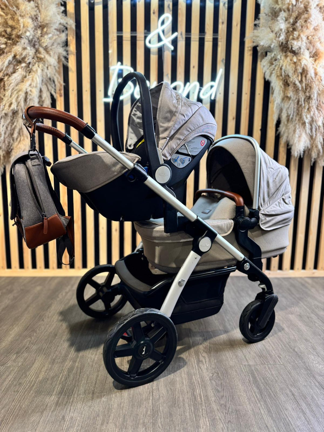 PRE LOVED Silver Cross Wave Twin Travel System - Linen