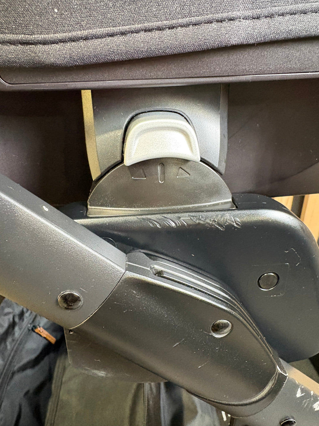 PRE LOVED Nuna Mixx w/ Cari Next Infant Car Seat Carrycot & Pipa Next - Caviar