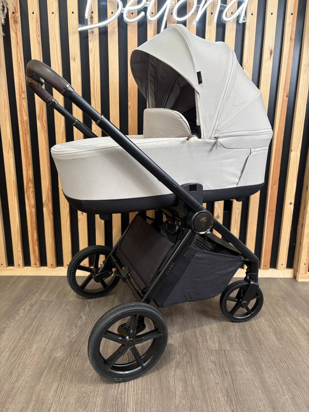 PRE LOVED Venicci Claro 2-in-1 Travel System - Vanilla