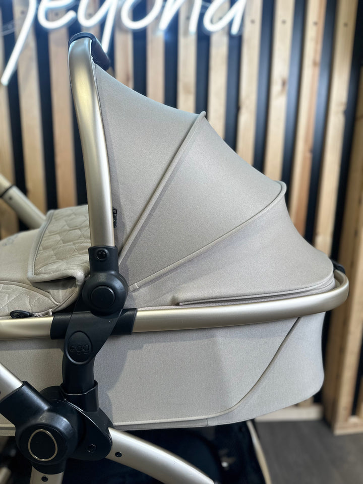 PRE LOVED egg2 Travel System - Feather