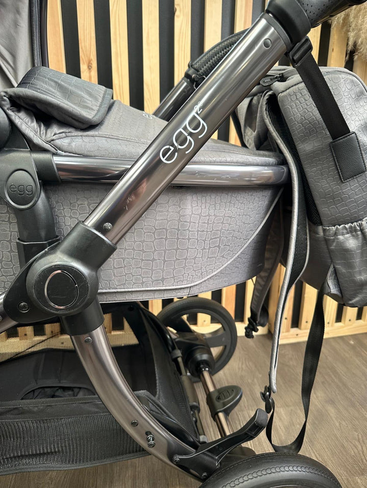 PRE LOVED egg2 Travel System - Jurassic Grey