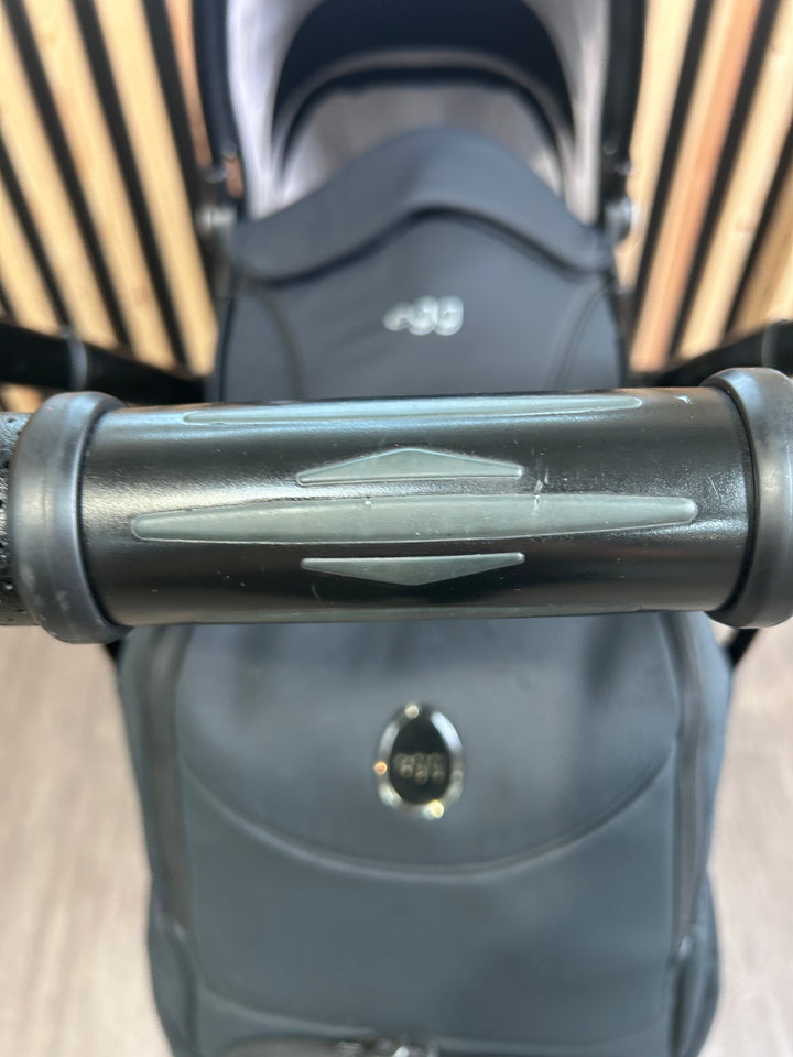 PRE LOVED egg2 Travel System - Just Black
