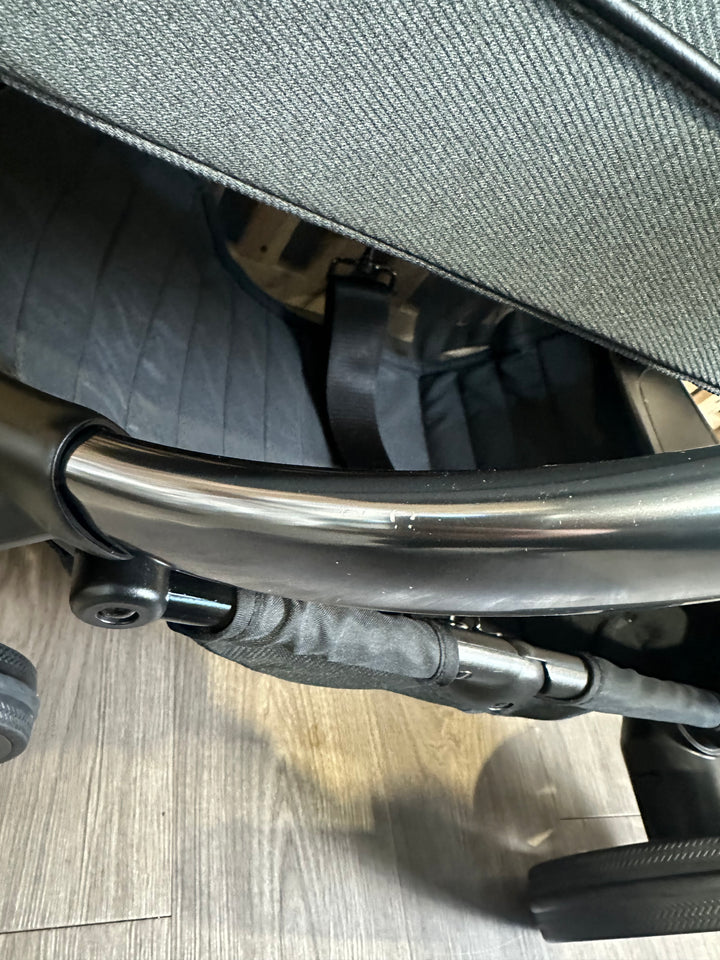 PRE LOVED iCandy Peach 7 Travel System - Dark Grey