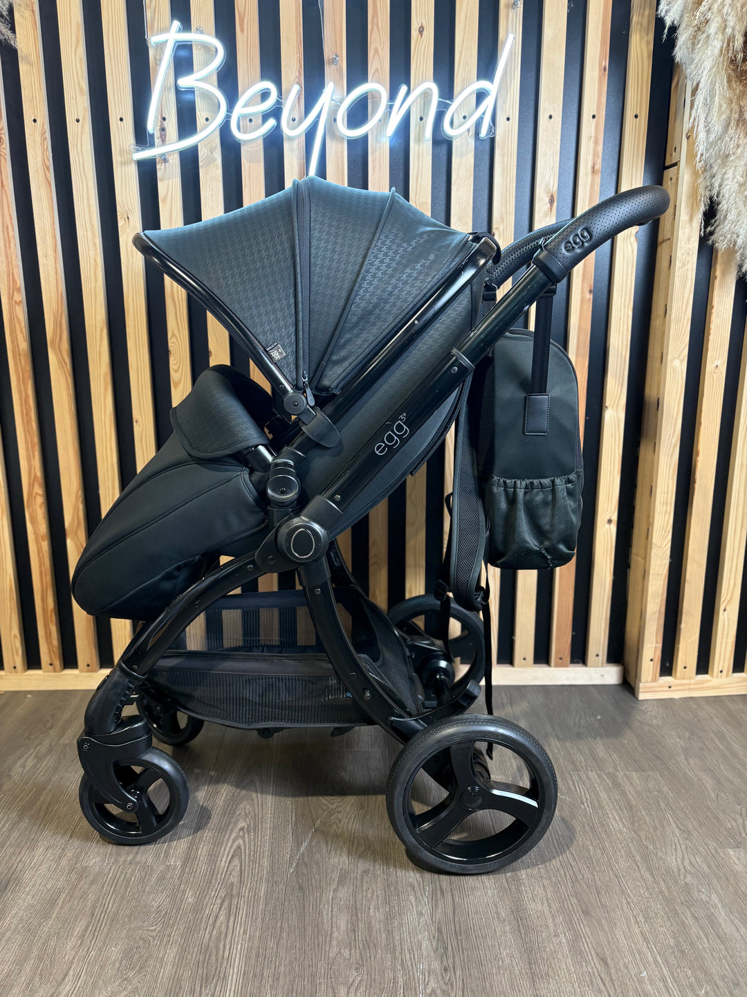 PRE LOVED egg3 Travel System - Houndstooth Black