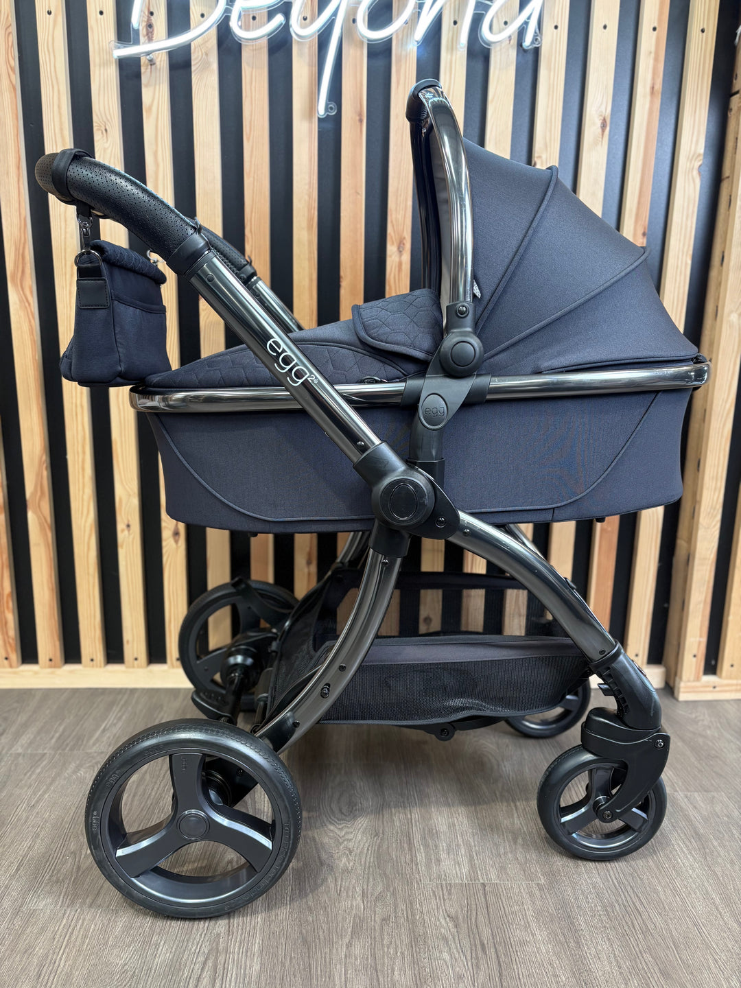 PRE LOVED egg2 Travel System - Cobalt