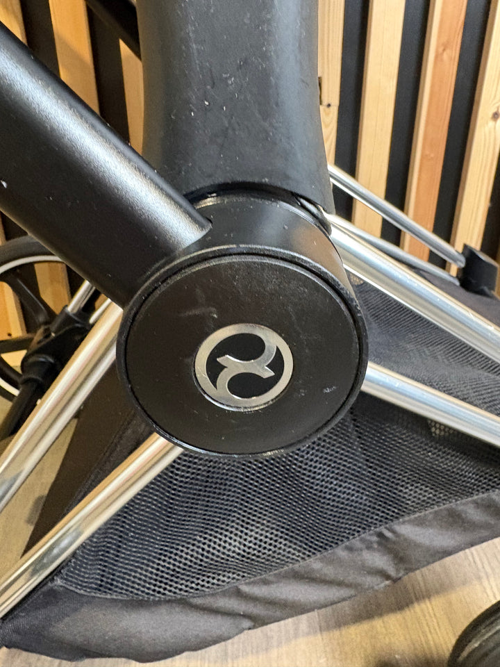 PRE LOVED Cybex Priam Pram + Pushchair - Manhattan Grey/Chrome