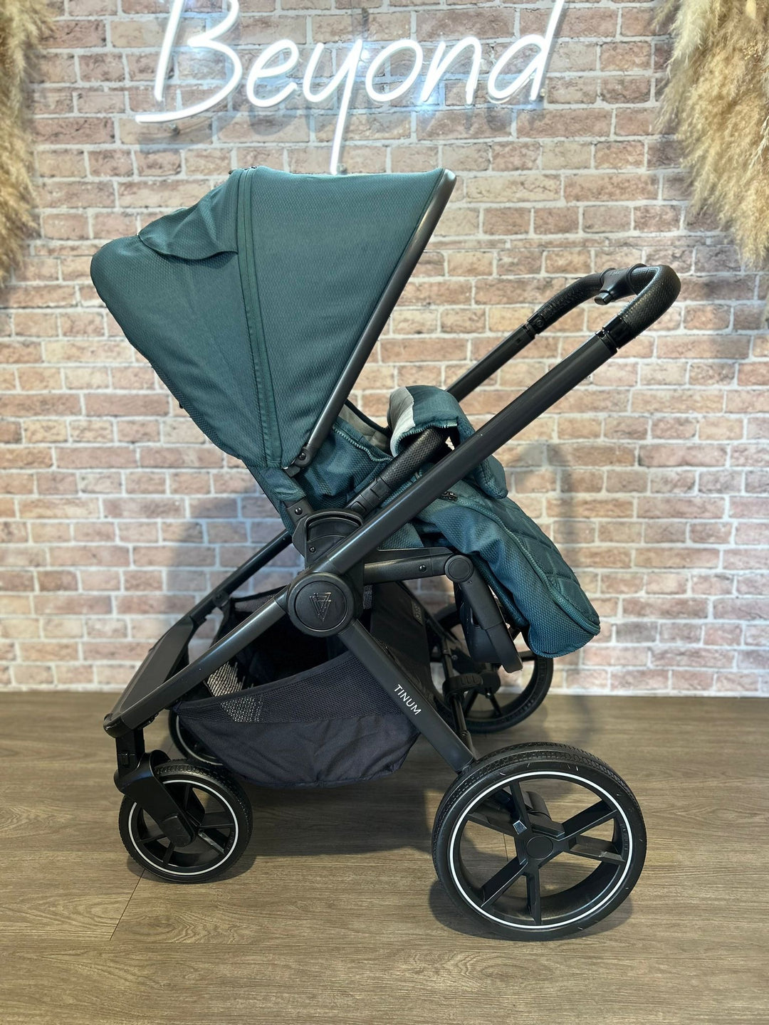 PRE LOVED Venicci Tinum 2.0 3 in 1 Travel System – Teal Bay