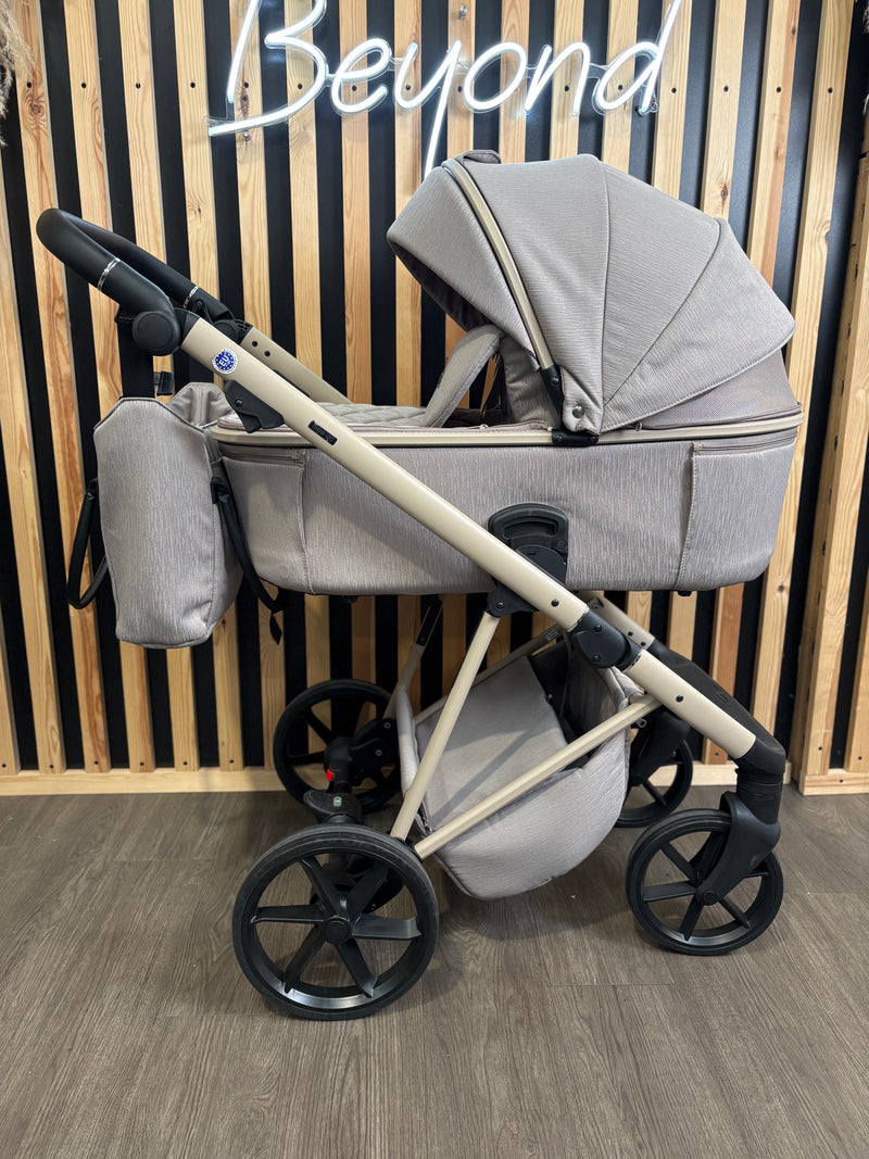 EX DISPLAY Mee-go Milano Natura 2-in-1 Travel System - Cappucino