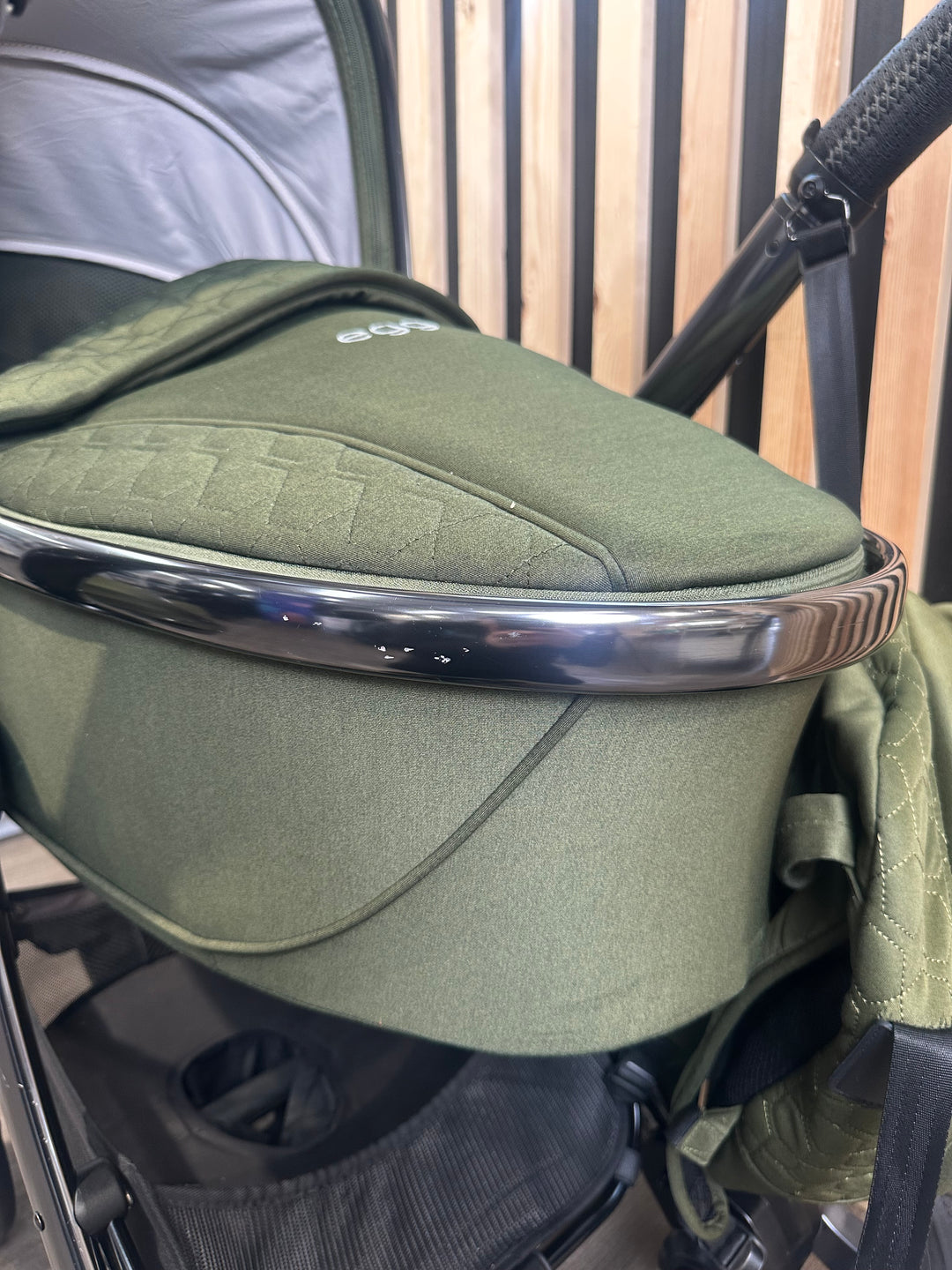 PRE LOVED egg2 Travel System - Olive