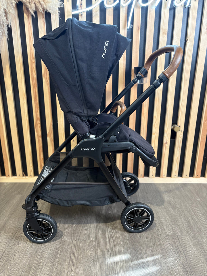 PRE LOVED Nuna Triv & LYTL Carrycot - Caviar