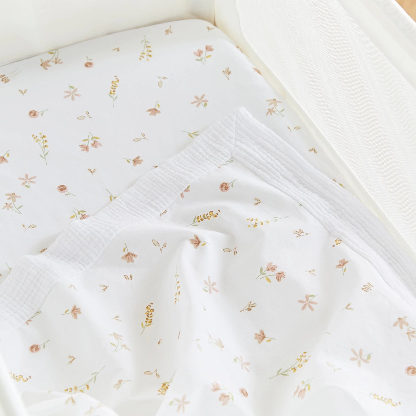 CuddleCo Universal Crib/Co-Sleeper Bedding Set - Meadow