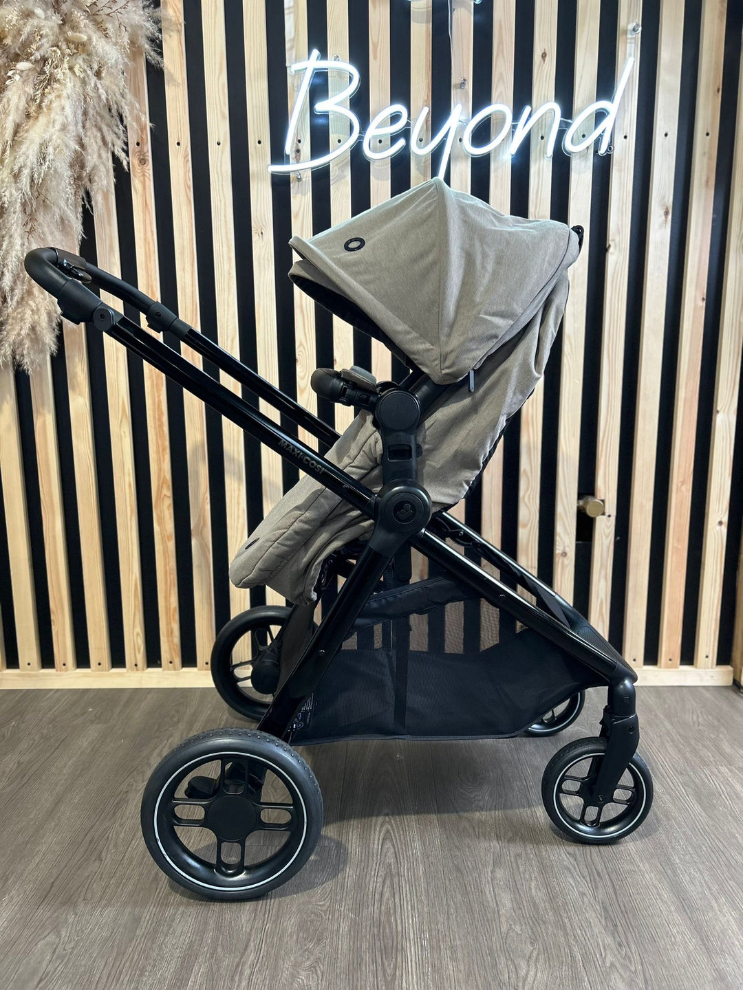 PRE LOVED Maxi-Cosi Zelia Luxe Pram & Pushchair - Twillic Truffle