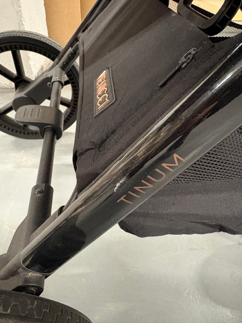 PRE LOVED Venicci Tinum 2.0 Travel System - Stylish Black